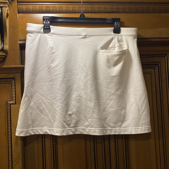 Adidas Climalite White Tennis /Golf with Built in Shorts Size 10 - Picture 3 of 9